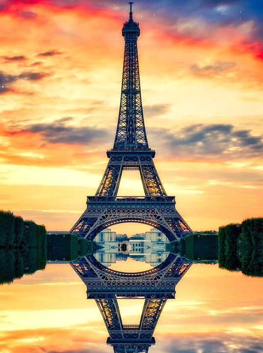 Tour Eiffel et soleil couchant