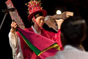 Femme Chamane Mudang, Corée